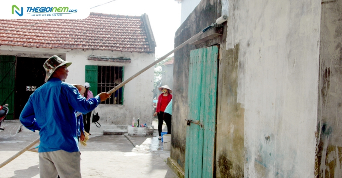 Quét vôi, sơn sửa nhà cửa