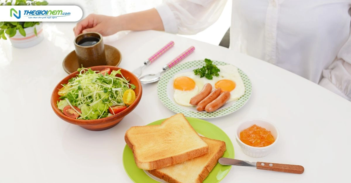 chuan-bi-bua-sang-lanh-manh-A7NPZK.webp