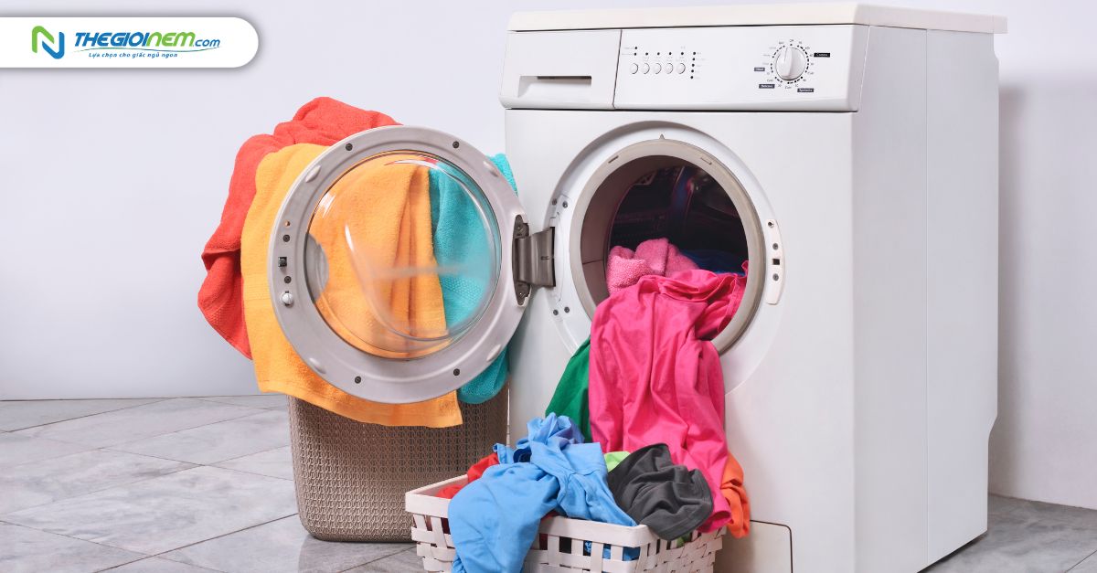 Có thế giặt ga chống thấm bằng tay hoặc bằng máy