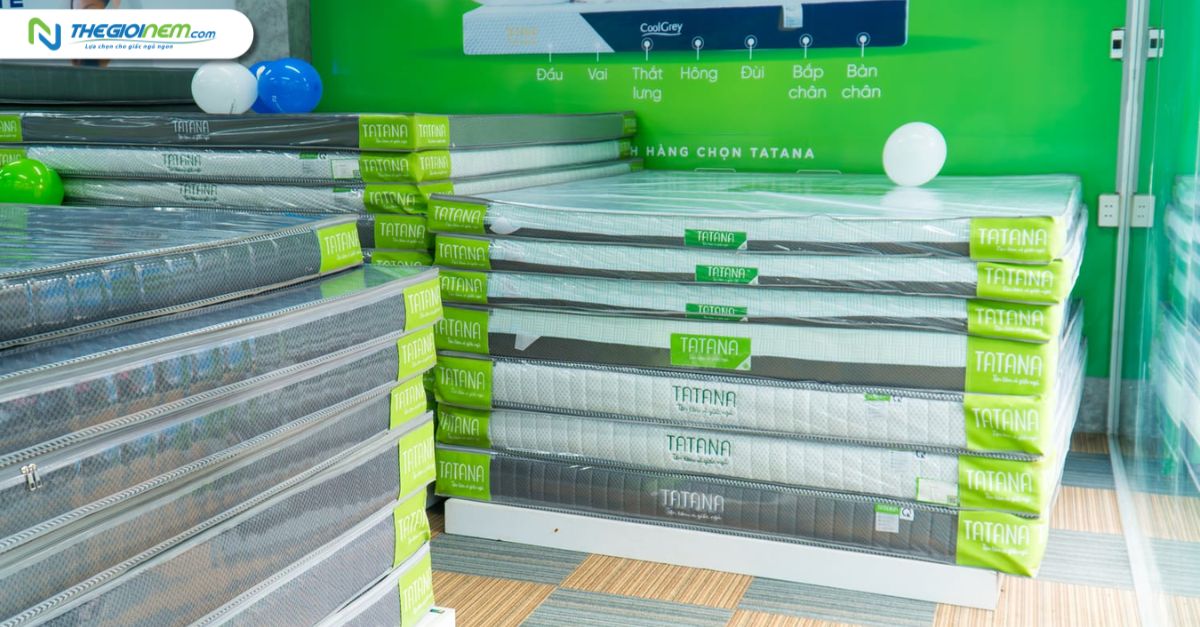 Khu trưng bày nệm TATANA tại showroom Thế Giới Nệm