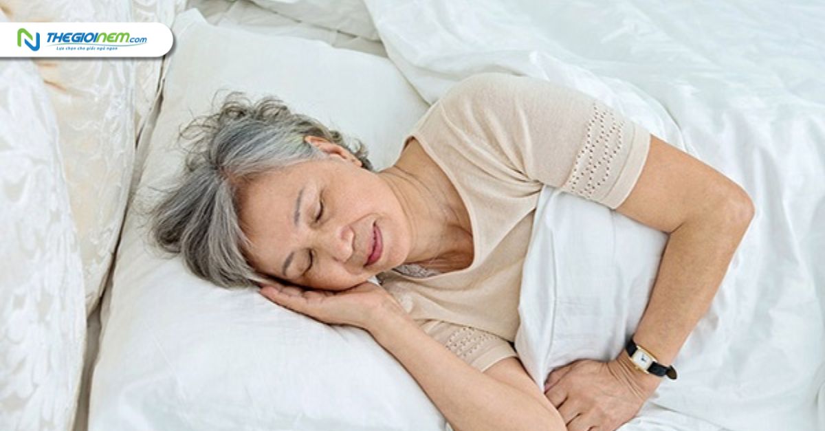 Nệm chất lượng và phù hợp giúp người lớn tuổi ngủ ngon hơn