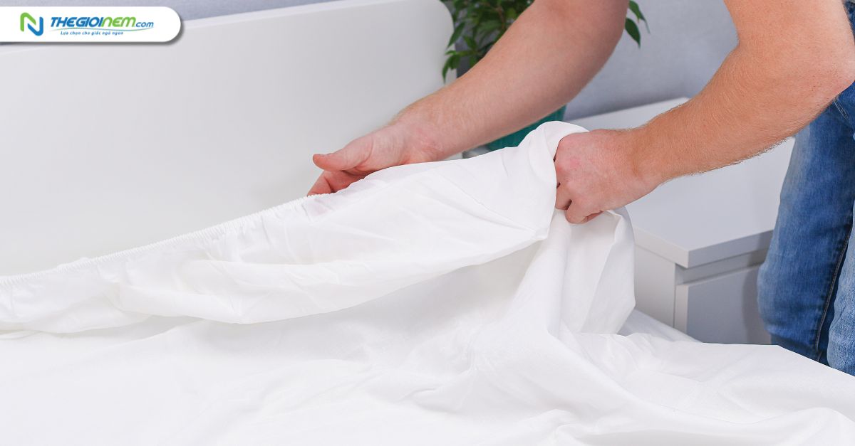 Nên vệ sinh chăn ga đúng cách và thường xuyên