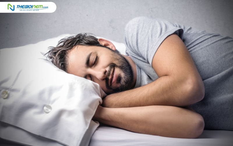 Tư thế nằm nghiêng là tư thế ngủ phổ biến