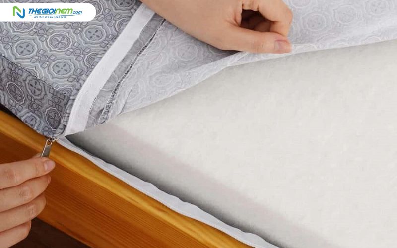 Nệm bông ép có bề mặt phẳng, cứng cáp