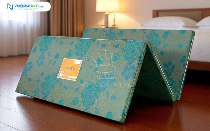 Nệm bông ép Vạn Thành vải Tricat với thiết kế gấp 3 tiện lợi