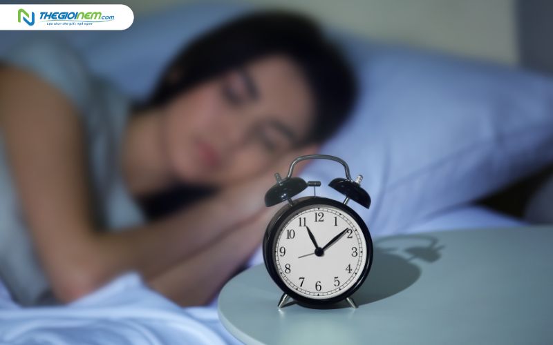 Đi ngủ sớm hơn để dễ dàng thức dậy