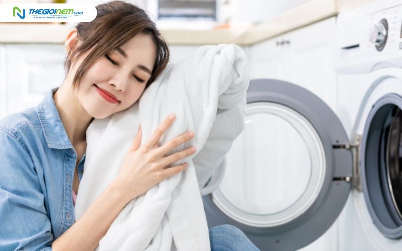 Giặt khô chăn ga gối giúp khử mùi và bảo vệ chất liệu cao cấp