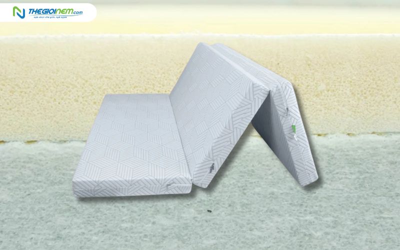 Nệm cao su bông với lớp cao su mỏng tạo sự êm ái khi nằm