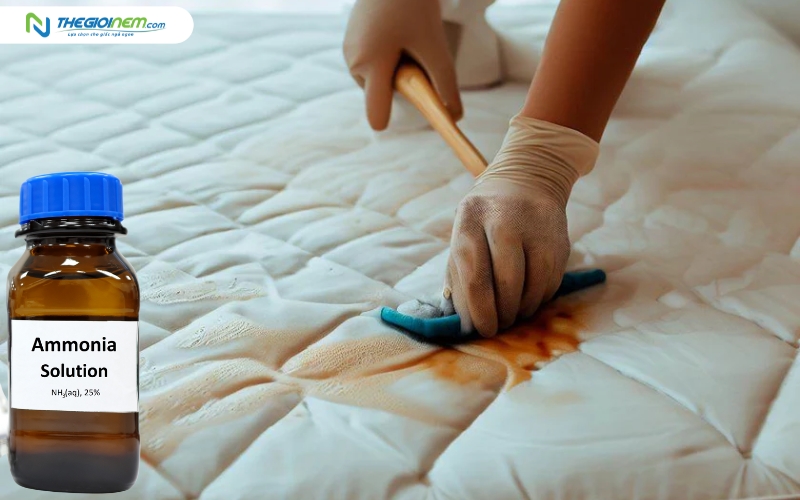 Dung dịch amoniac giúp tẩy vết ố vàng cứng đầu trên nệm