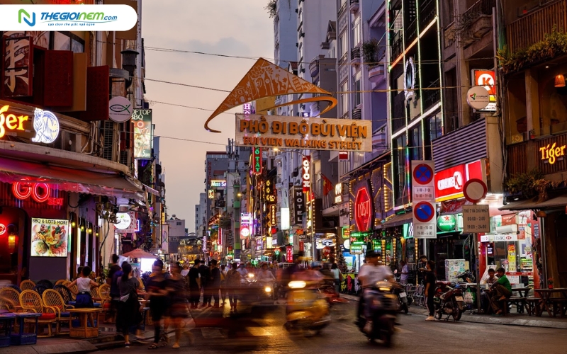 Phố Tây Bùi Viện luôn là điểm đến lý thú