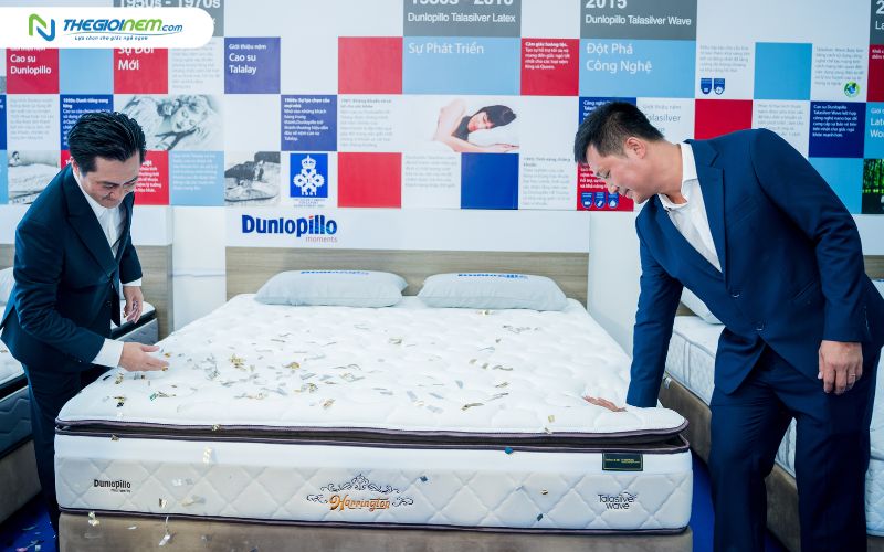 Tới trải nghiệm sản phẩm trực tiếp tại cửa hàng
