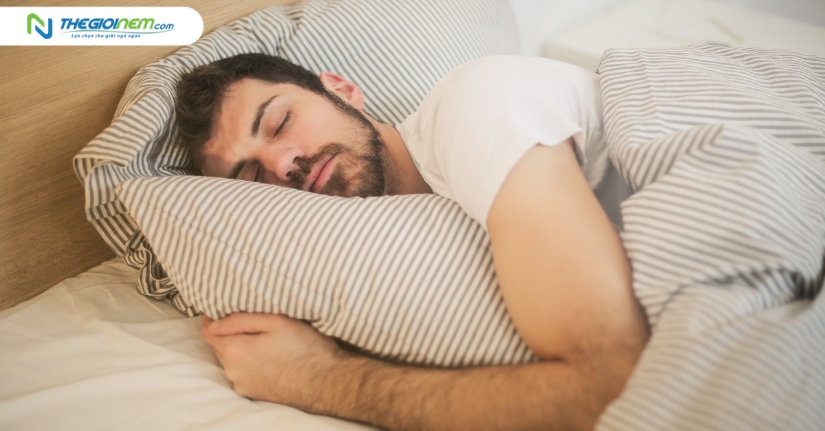 Đi ngủ khi bụng đói: Nên hay không?