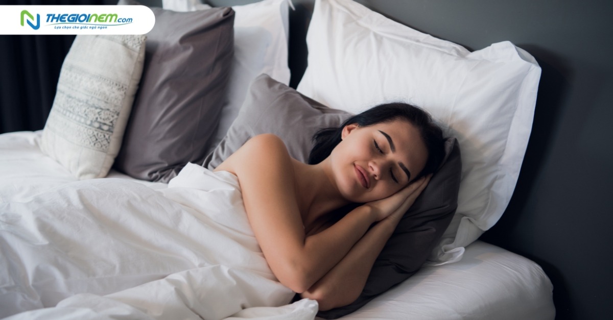 Top 8 loại trà thảo mộc giúp ngủ ngon