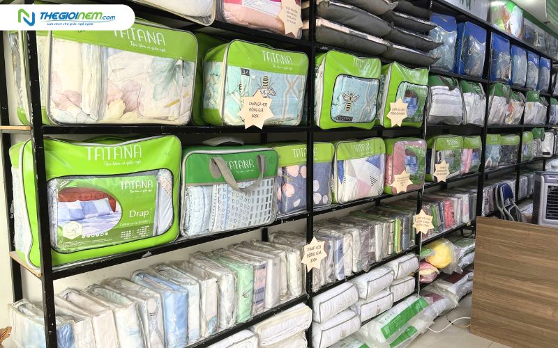 Nhiều sản phẩm ưu đãi tại cửa hàng