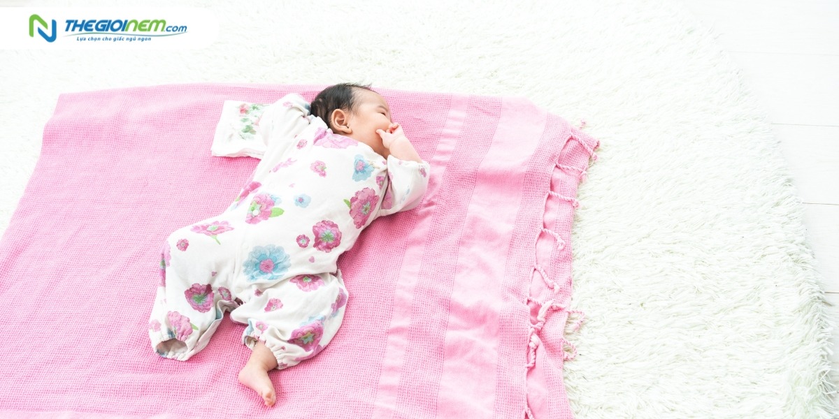 Ngủ dưới nền nhà có hại tới sức khỏe hay không?