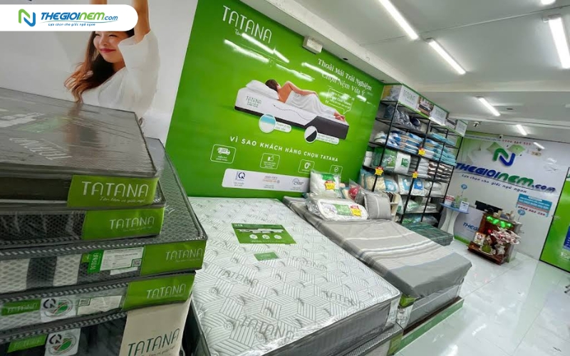Cửa hàng có không gian mua sắm rộng rãi