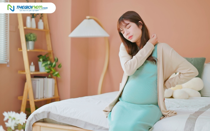 Tình trạng đau nhiều hơn khi nằm hoặc ngồi nghỉ ngơi
