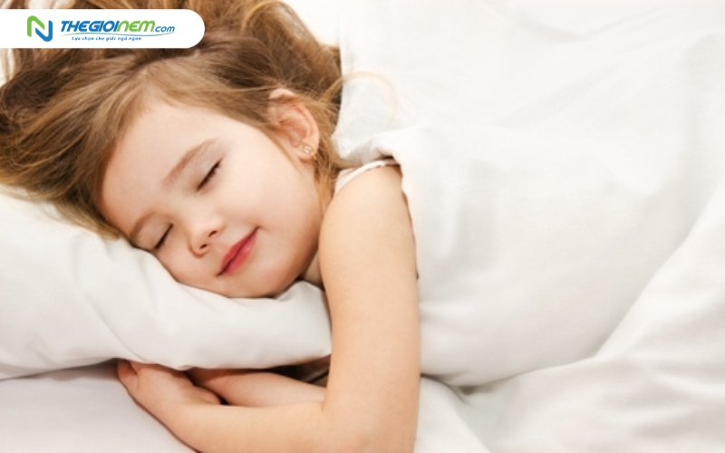 Trẻ 2 tuổi có thể nằm gối với độ dày phù hợp