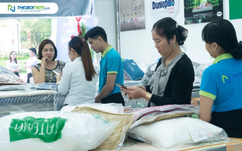 Nhân viên tư vấn chuyên nghiệp