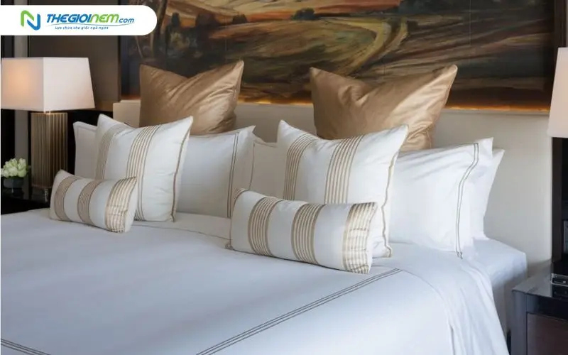 Gối ôm, gối trang trí khách sạn