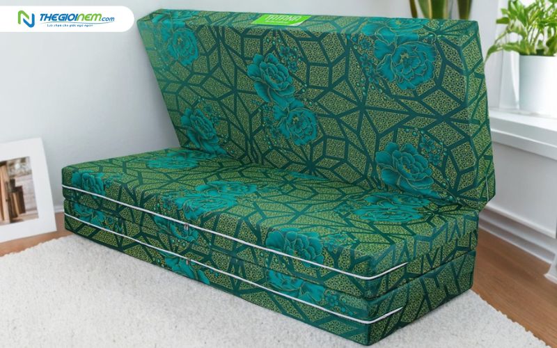 Nệm bông ép nổi bật với thiết kế gấp và độ cứng cao