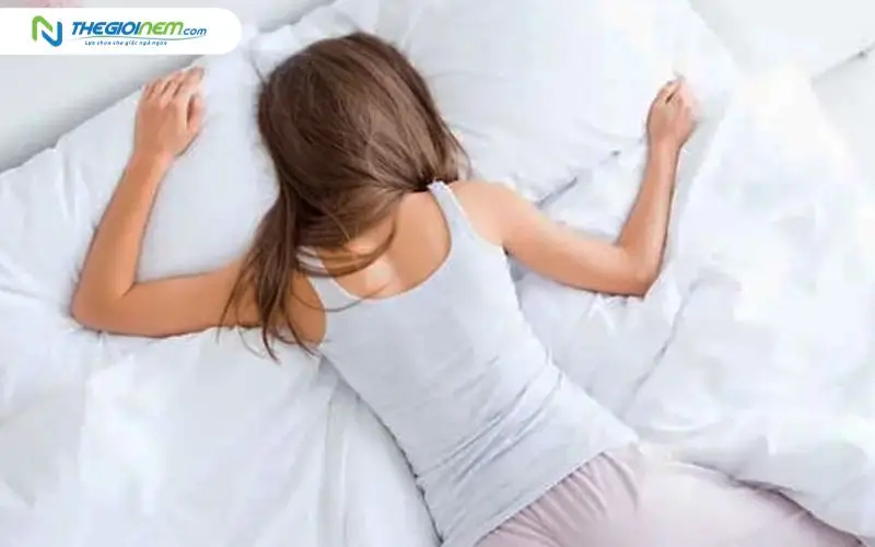 Người dễ bị nóng lưng khi ngủ