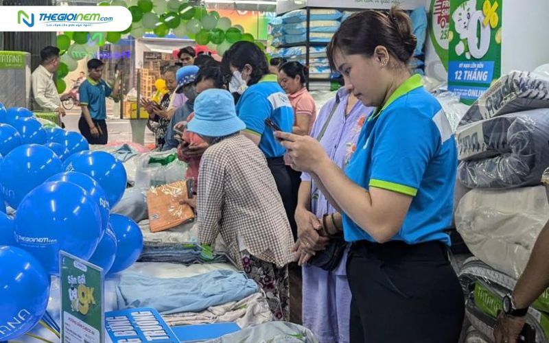 Nhân viên tư vấn chuyên nghiệp