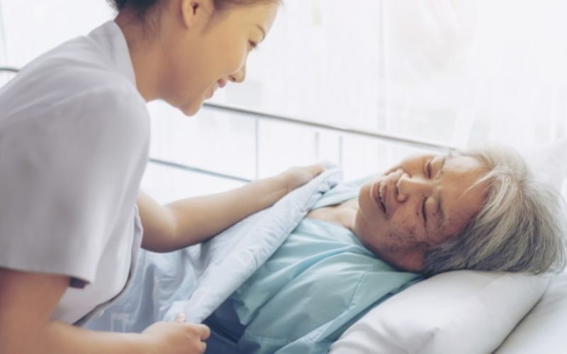 Chọn nệm cho người nằm liệt cần chú ý nhiều yếu tố