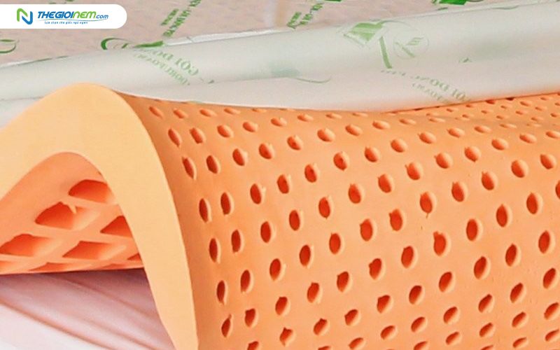 Nệm cao su Đồng Phú Friendly có màu cam đặc trưng