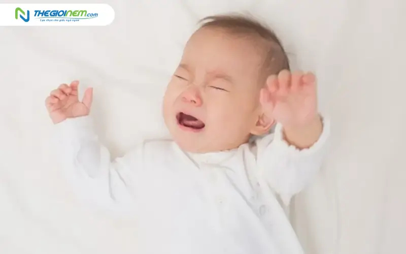 Những sai lầm phổ biến khiến trẻ quấy khóc, khó ngủ ban đêm