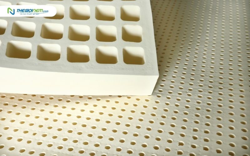 Nệm cao su thiên nhiên là lựa chọn thích hợp cho người đau lưng