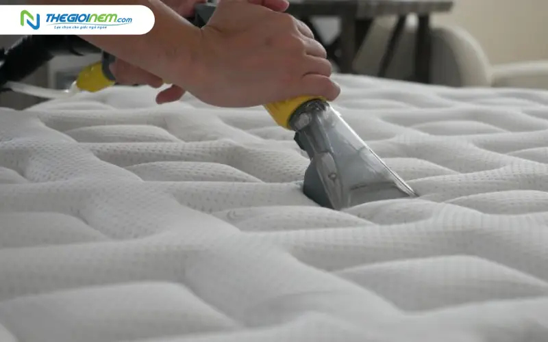 Vệ sinh nệm định kỳ bảo vệ hệ hô hấp của bé