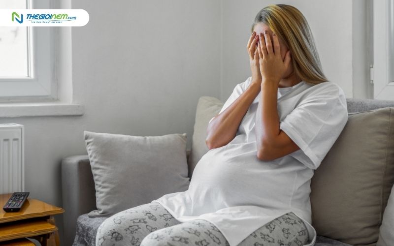 Bà bầu ngủ muộn dễ bị stress