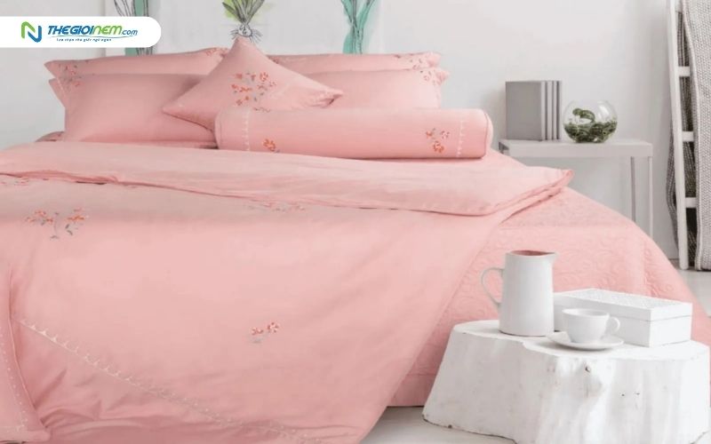 Một bộ chăn ga cao cấp sẽ giúp nâng tầm không gian