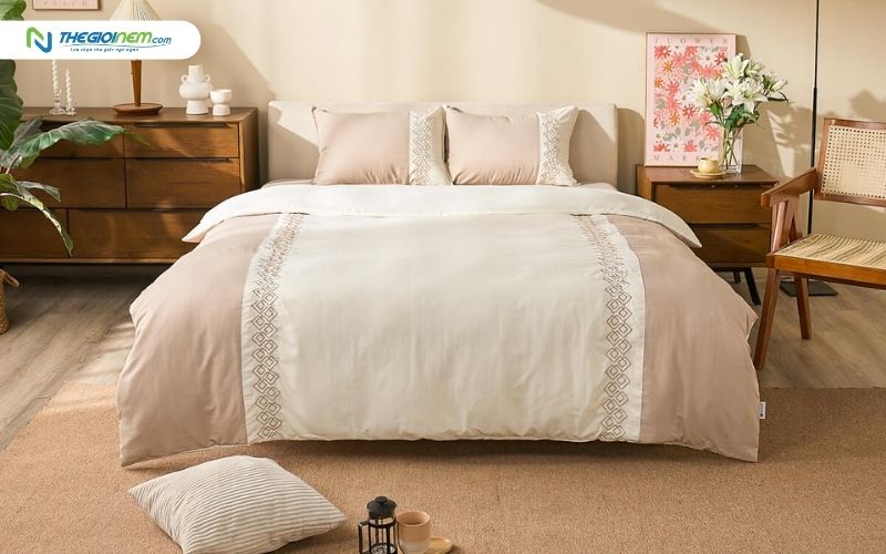 Sử dụng trọn bộ chăn ga sẽ tạo điểm nhấn cho không gian