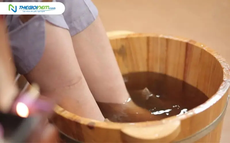 Ngâm chân bằng nước ấm
