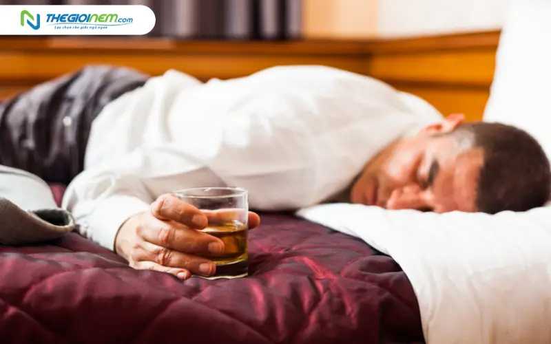 Sử dụng rượu bia, chất kích thích để dễ ngủ