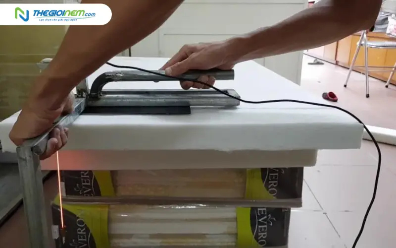Kỹ thuật cắt nệm bông ép dày