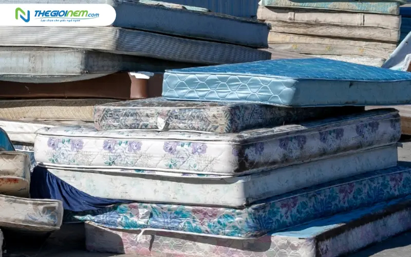 Kích thước quá khổ và trọng lượng lớn của nệm lâu năm