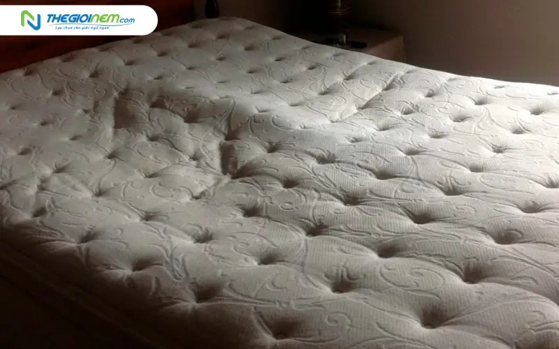 Nệm bị lún võng hoặc biến dạng bề mặt
