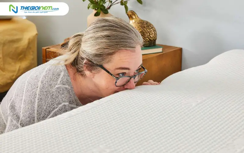 Nệm có mùi hôi khó chịu dù đã vệ sinh