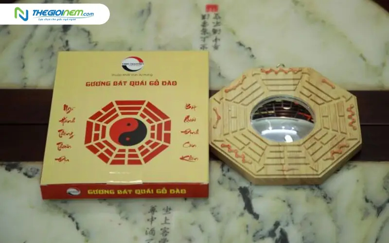 Gương Bát Quái gỗ đào
