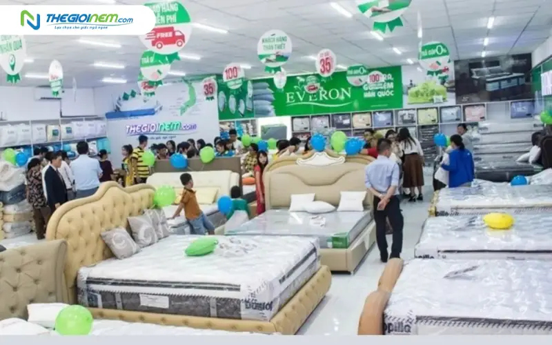 Không gian trải nghiệm và nằm thử nệm thực tế
