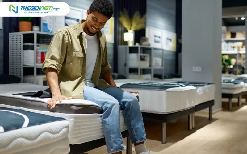 Bí quyết kiểm tra độ rung lắc của nệm ngay tại cửa hàng