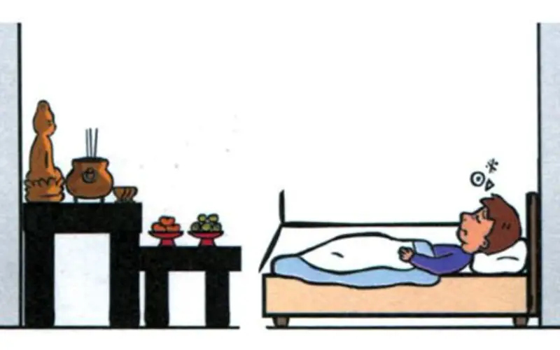 Chân giường đối diện trực diện với bàn thờ