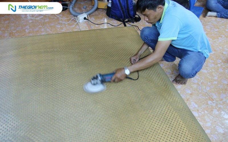 Nhân viên Thế Giới Nệm Thực Hiện 0707 325 325