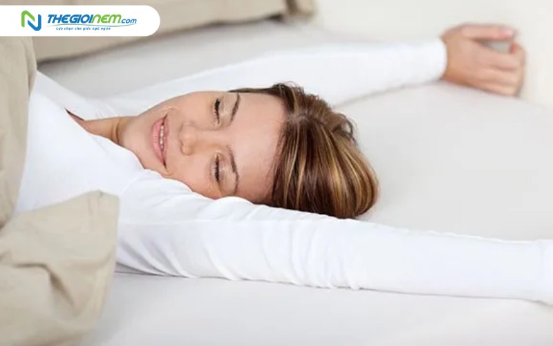 Ngủ không gối có tốt không