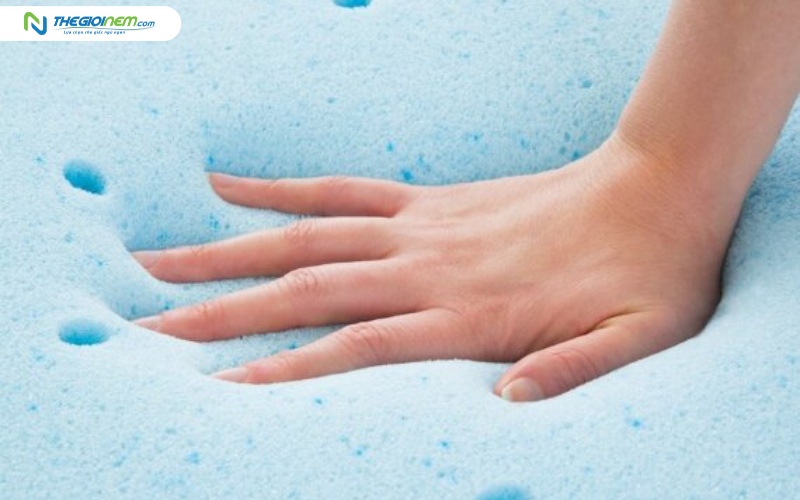 Nệm foam quá mềm không phù hợp cho người lớn tuổi