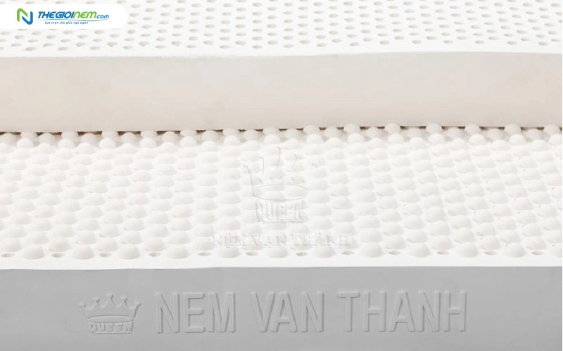 Bề mặt nệm Vạn Thành thiết kế với núm massage