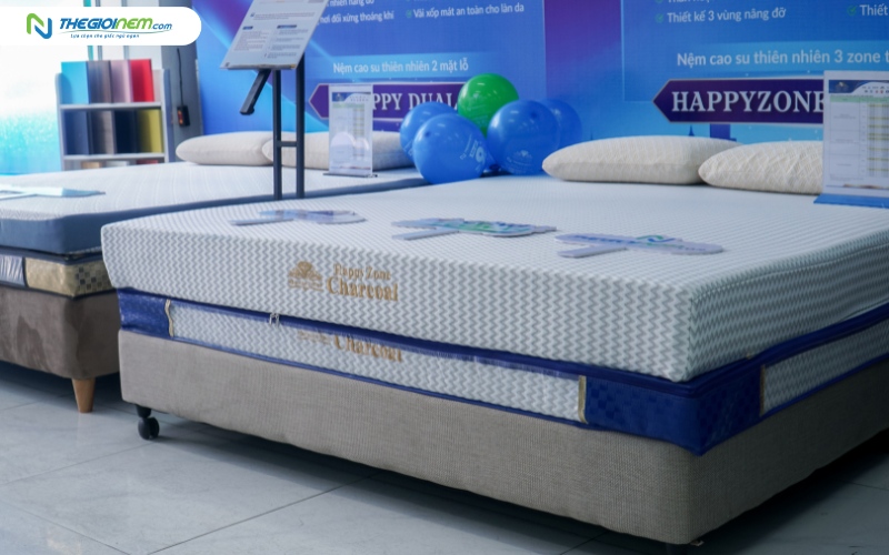 Tới cửa hàng để trải nghiệm nệm trước khi mua